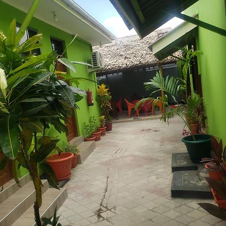 L&J Modern Backpackers Bnb Dar es Salaam Buitenkant foto