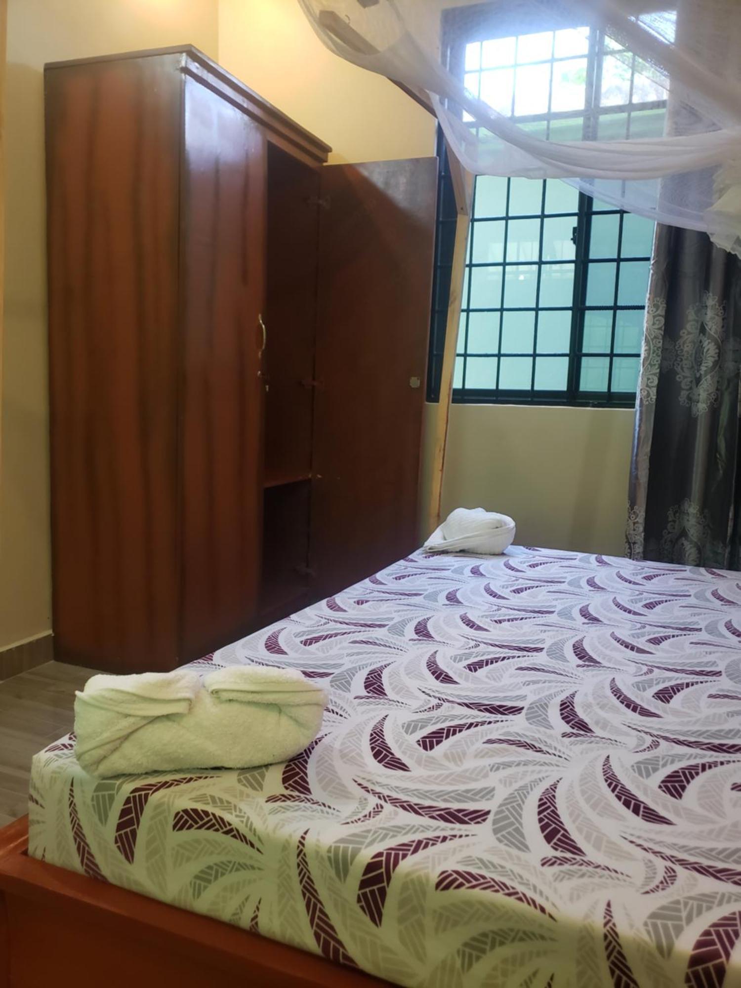 L&J Modern Backpackers Bnb Dar es Salaam Buitenkant foto