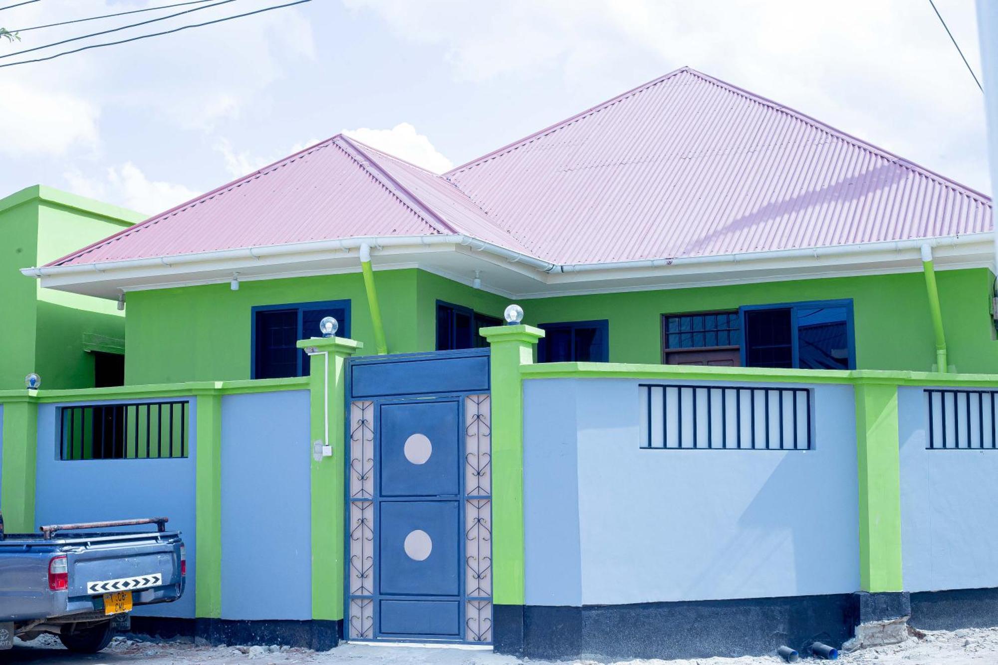L&J Modern Backpackers Bnb Dar es Salaam Buitenkant foto