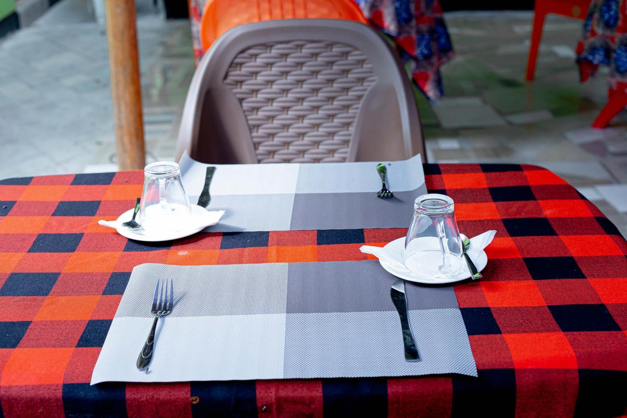 L&J Modern Backpackers Bnb Dar es Salaam Buitenkant foto