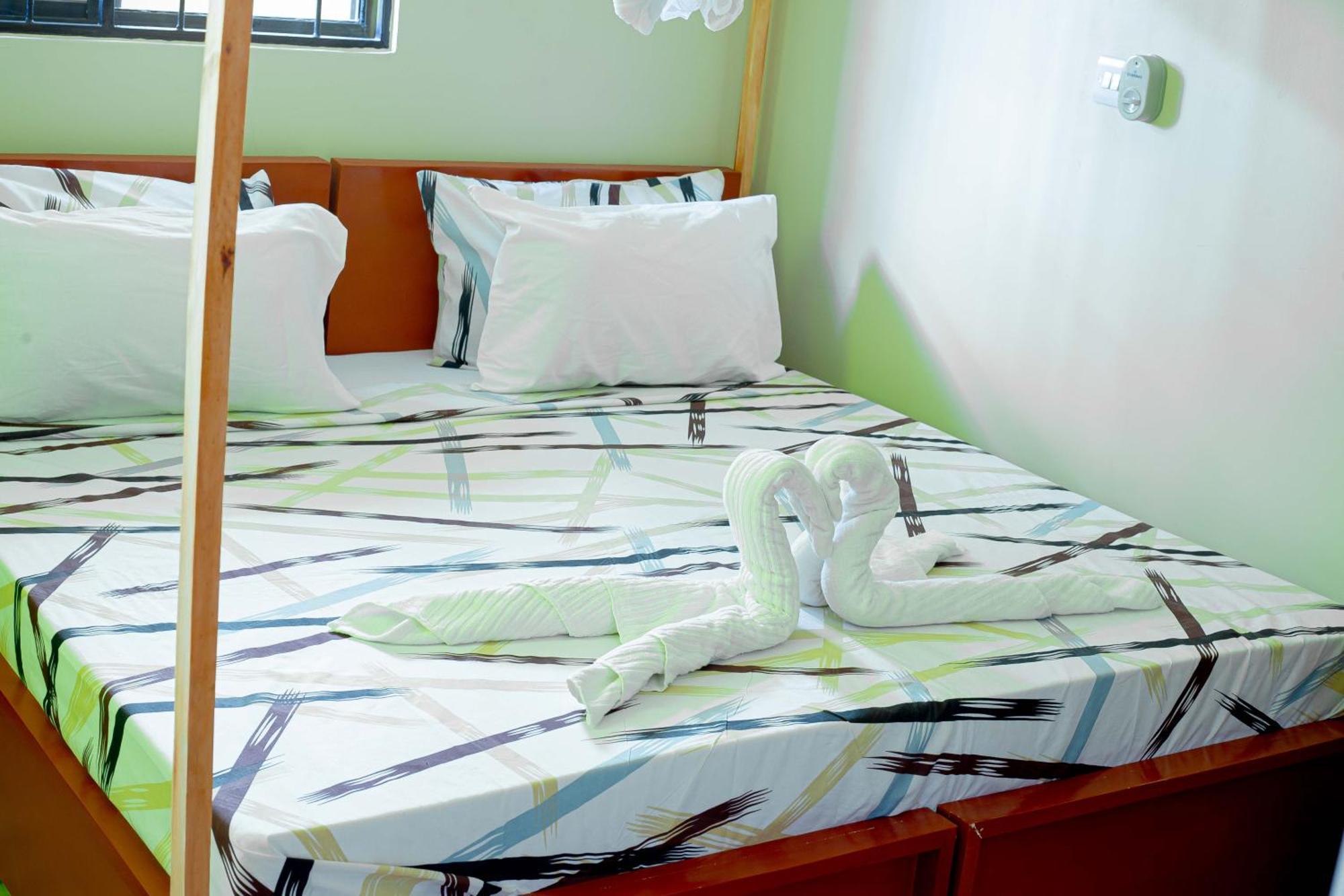 L&J Modern Backpackers Bnb Dar es Salaam Buitenkant foto