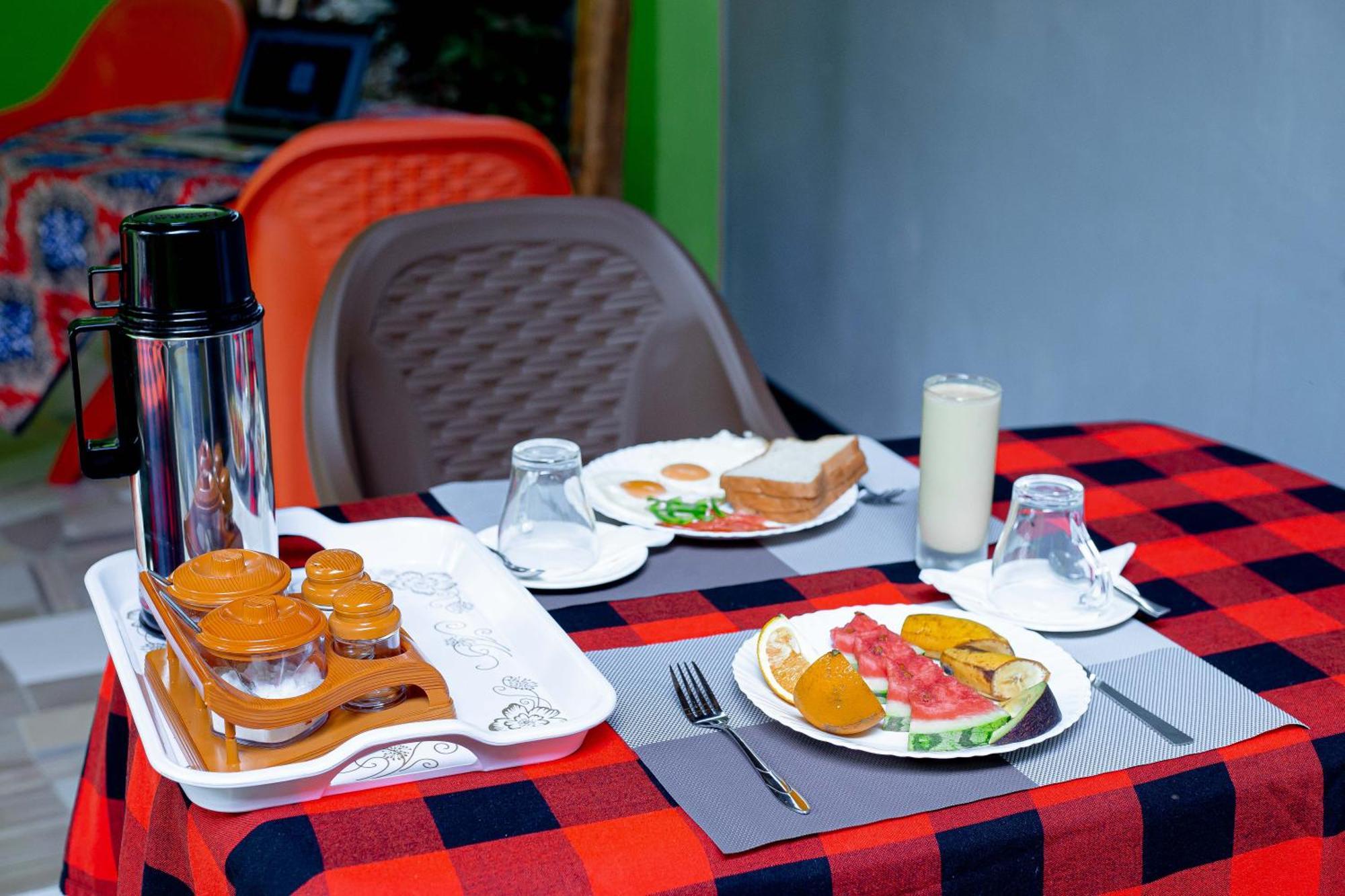 L&J Modern Backpackers Bnb Dar es Salaam Buitenkant foto