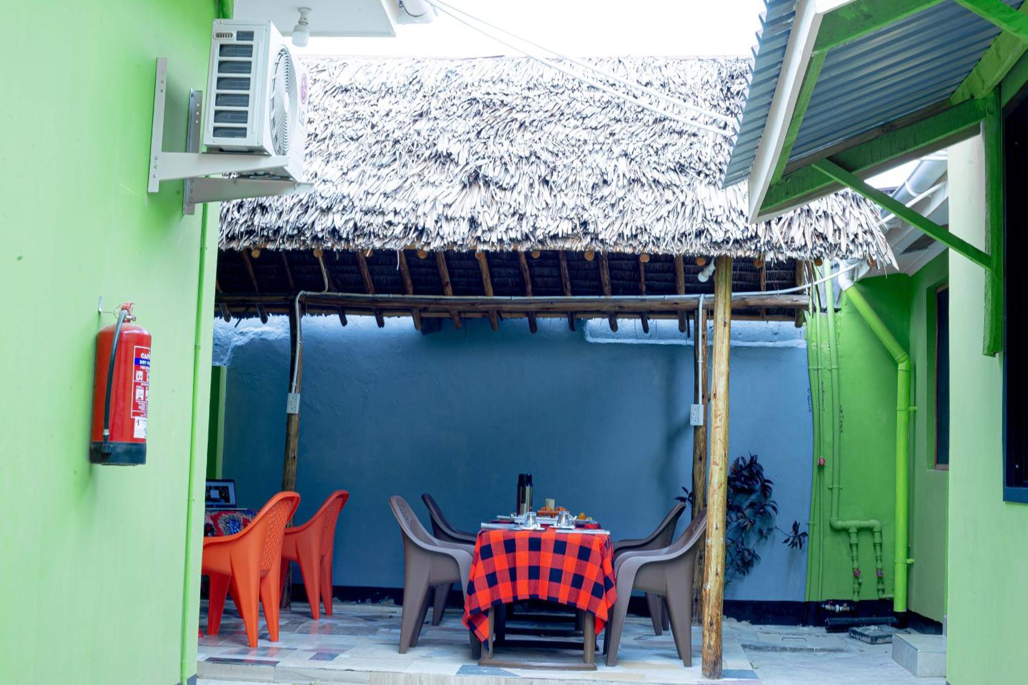 L&J Modern Backpackers Bnb Dar es Salaam Buitenkant foto