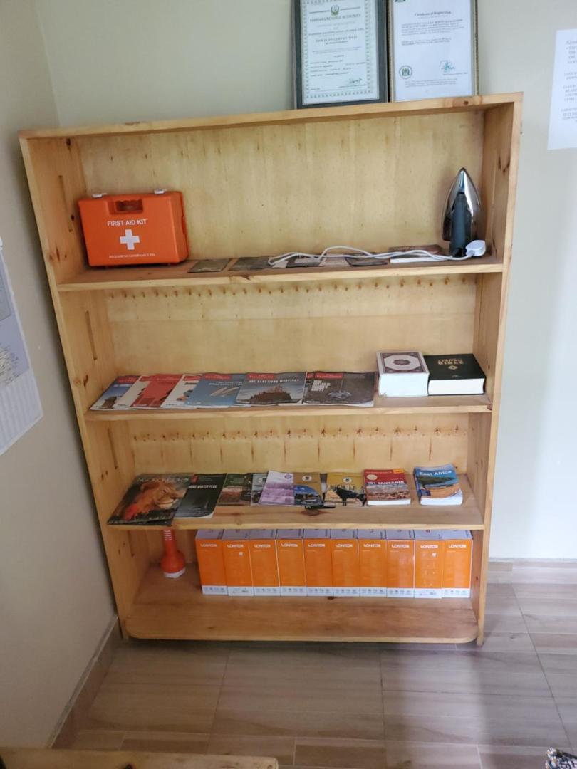 L&J Modern Backpackers Bnb Dar es Salaam Buitenkant foto